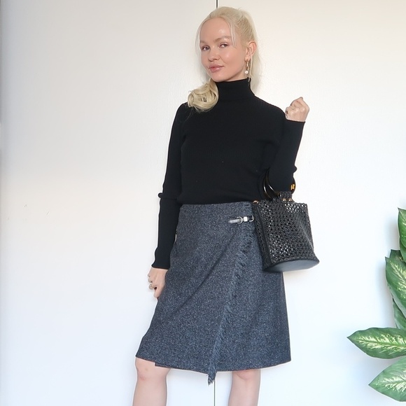 Anne Klein wrap skirt with fringe & buckle closure - Picture 6 of 8